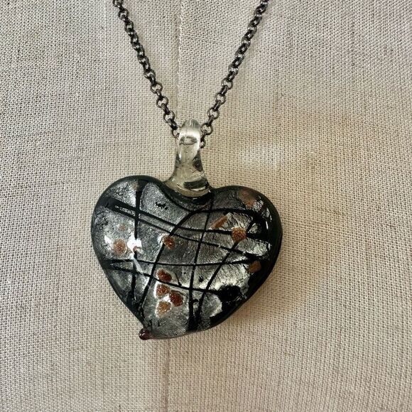 Grey  and black glass heart pendant necklace - Picture 1 of 9